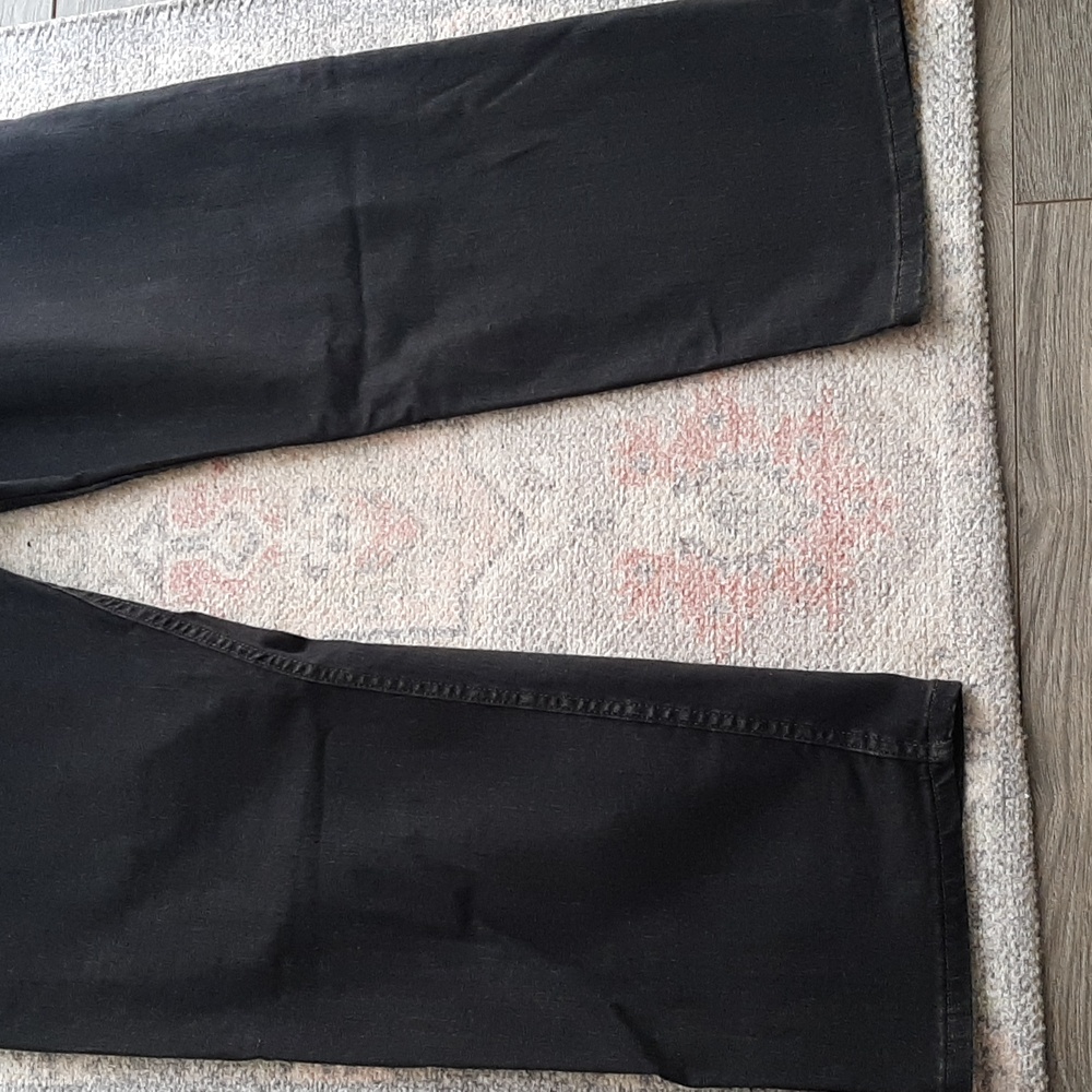 Black wrangler jeans men's size 38X30 - Picture 8 of 9